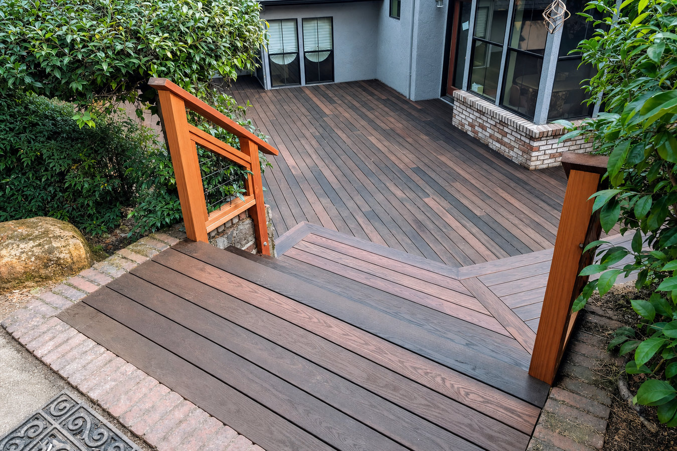 Custom deck and fence contractor in Riverbank, CA